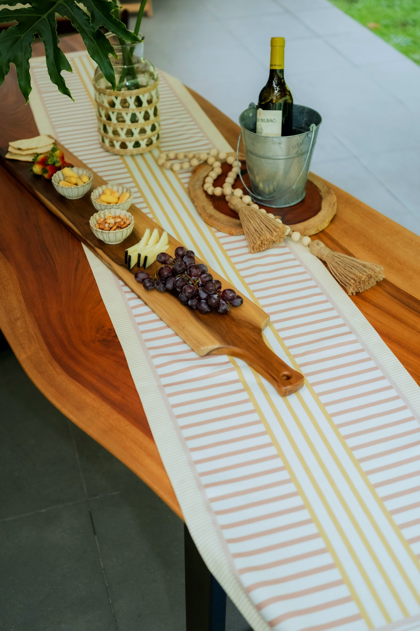 Camino de Mesa Gold Guava