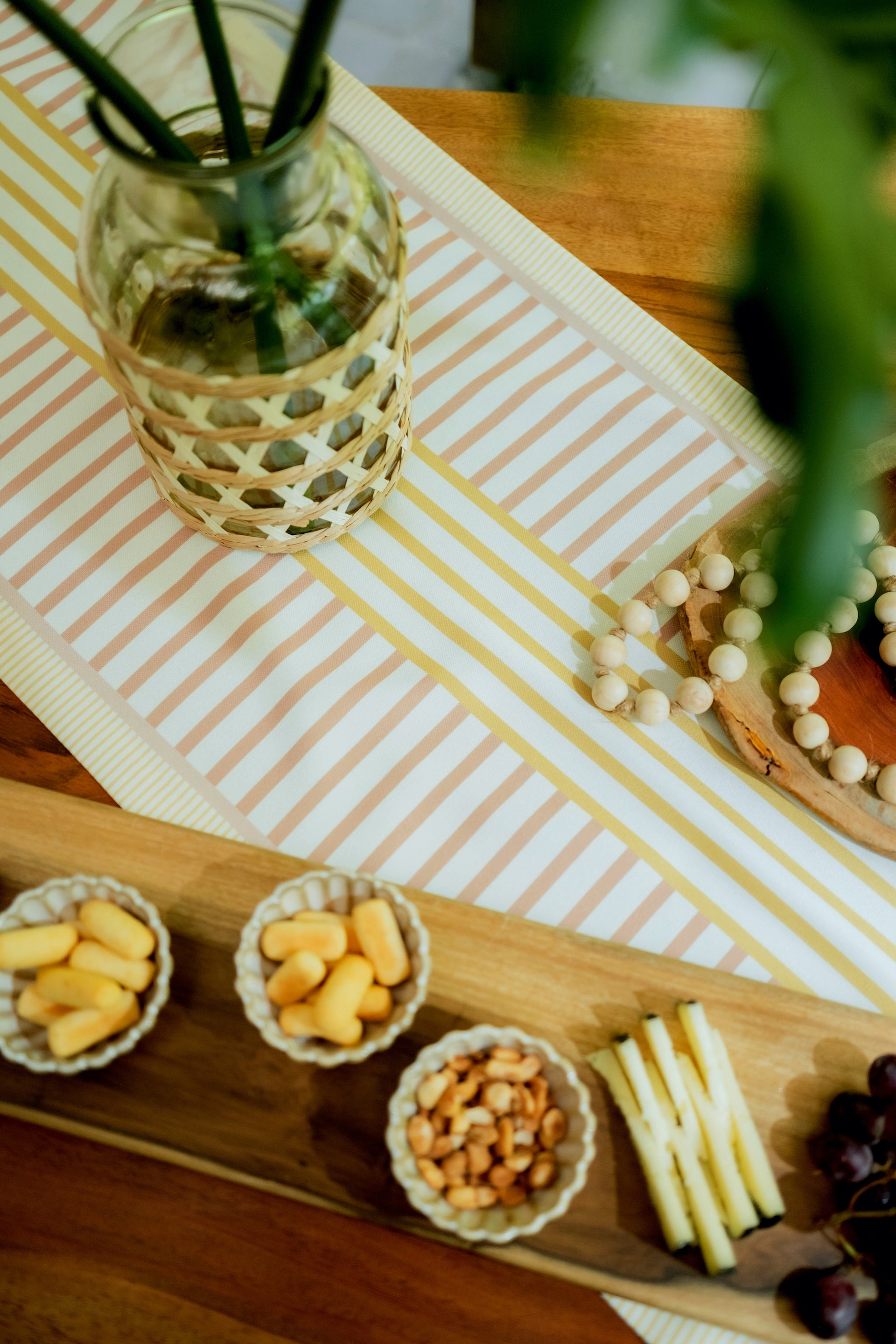 Camino de Mesa Gold Guava