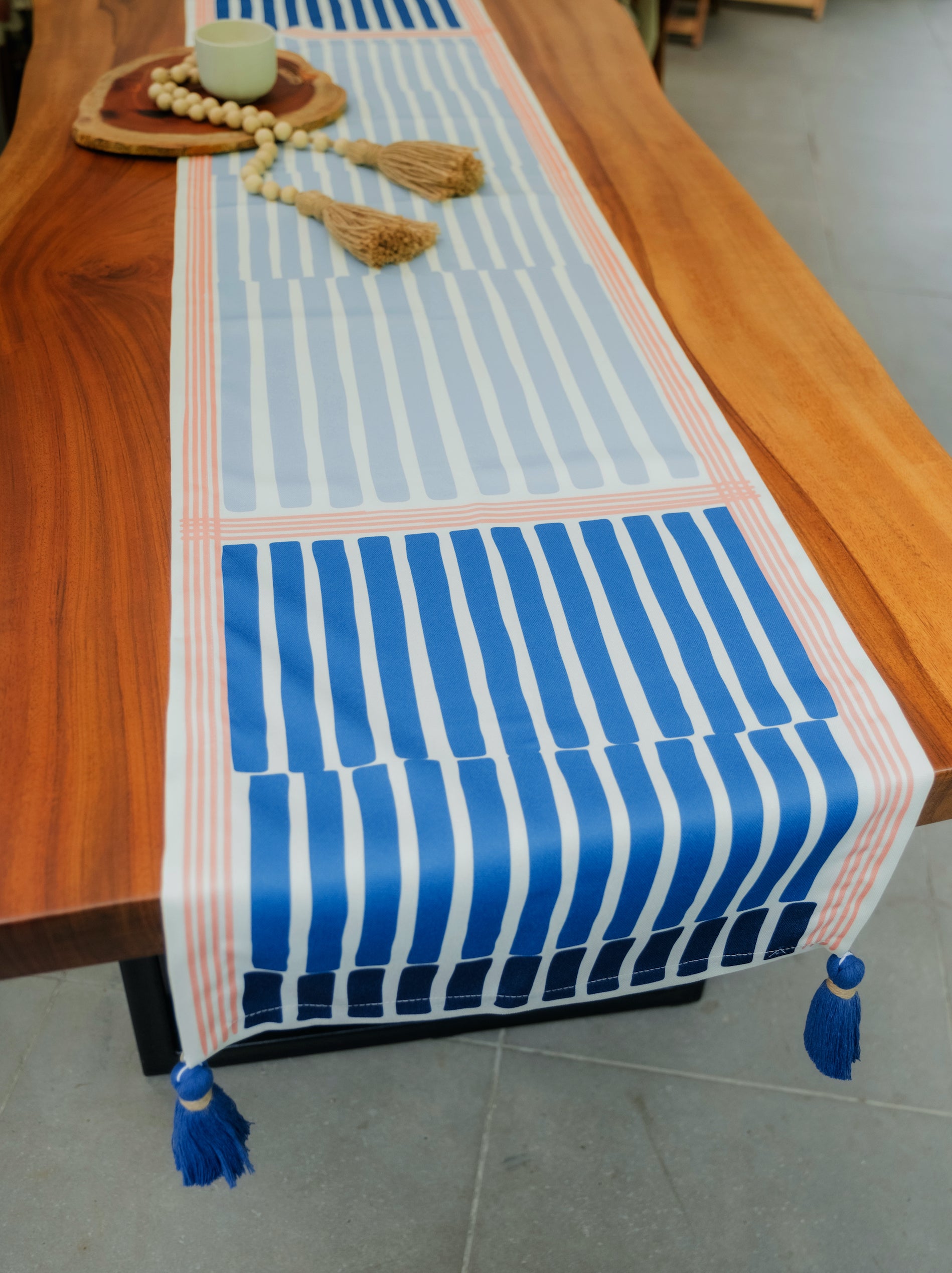 Camino de Mesa Coral Blue