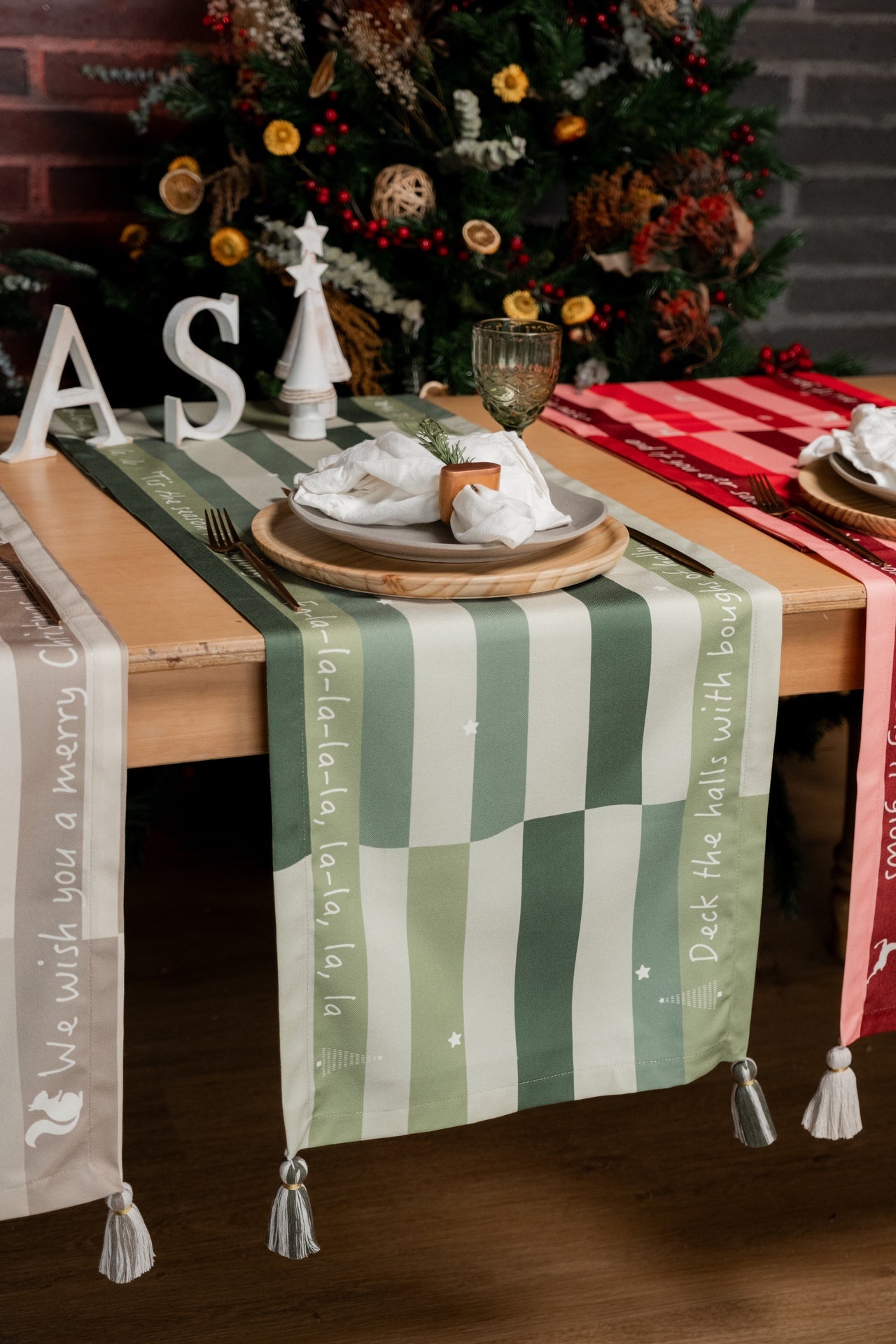 Camino de Mesa Deck the halls